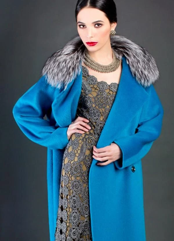 Пальто из женской коллекции одежды